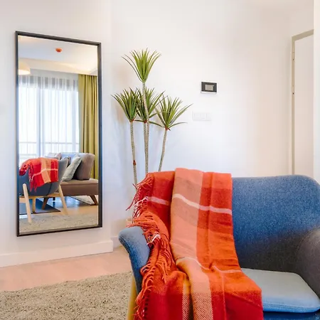 Flat With Balcony 5 Min To Marina